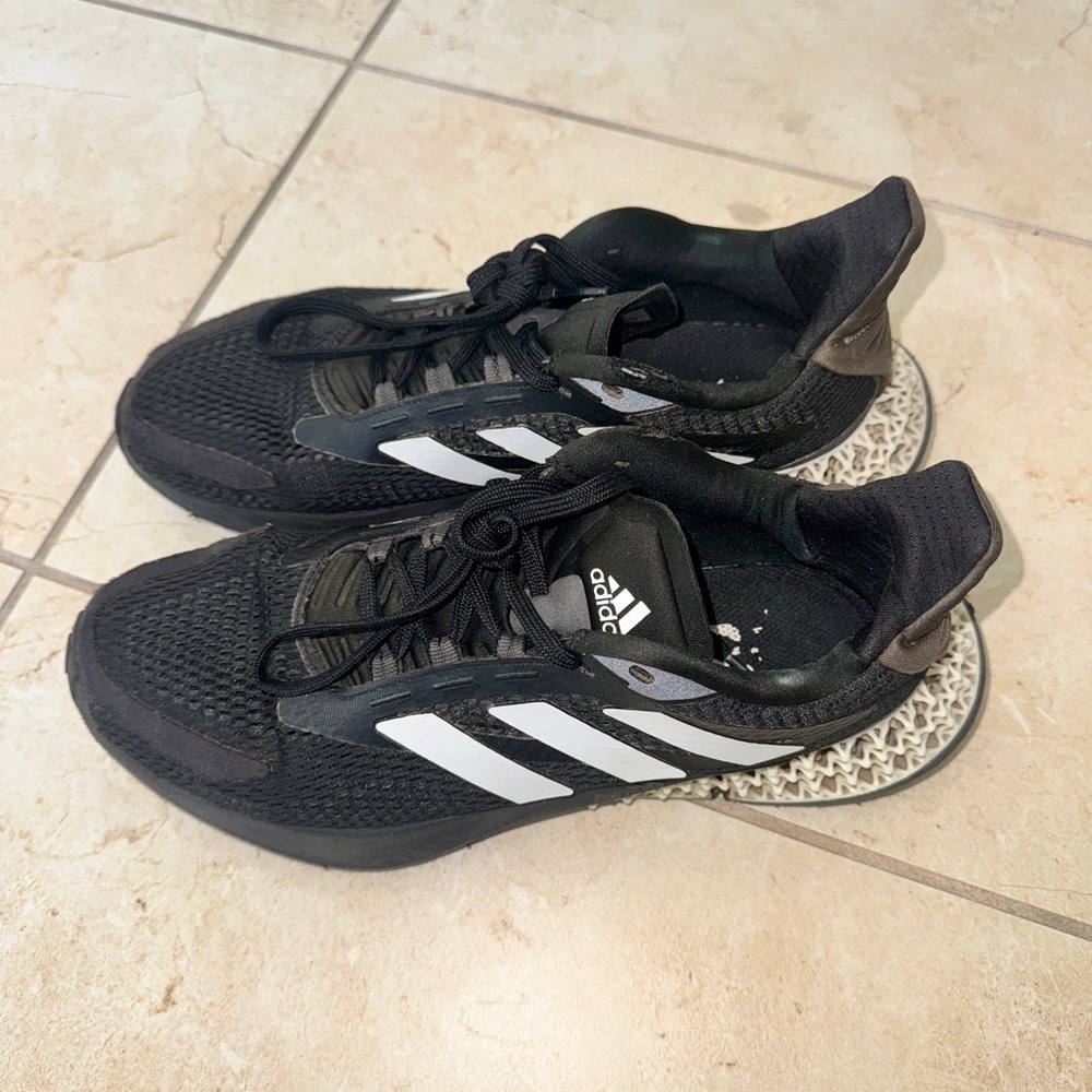 Authentic Adidas 4DFWD Pulse Black With White Shoes Men’s Size 8.5, female  9.5